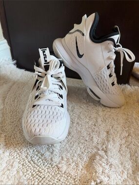 Nike Lebron White and Black Low-Top Athletic Sneakers. Kids 4Y- Womens 5-6